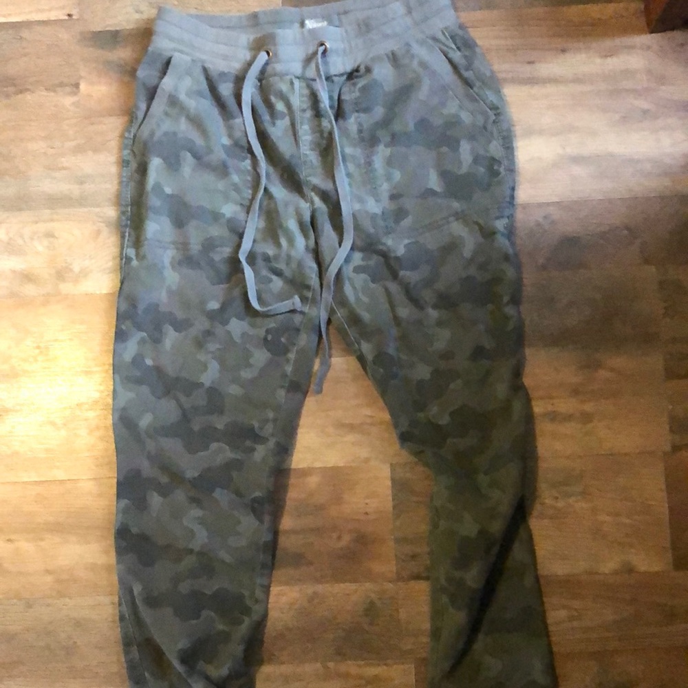 These are the brand natural camouflage pants very comfortable